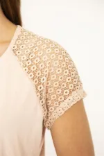 Kadın Büyük Beden Pudra Pamuk Kumaş Ön Pat Fermuarlı Dantel Detaylı Bluz 65N36940