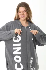 Kadın Büyük Beden Gri Baskı Ve Fermuar Detaylı Kapşonlu Sweatshirt Pantolon Takım 65N37128