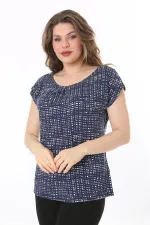 Kadın Büyük Beden Lacivert Bisiklet Yakalı Göğüs Pileli Bluz 65N38003