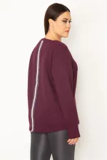 KADIN LACİVERT V YAKALI ARKA ŞERİT DETAYLI KENDİNDEN DESENLİ TUNİK