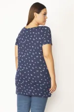 Kadın Lacivert Ön Pat Düğmeli V Yakalı Kelebek Desenli Bluz 65N27850