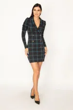 ROBE CROISÉE À MOTIF CARREAUX AVEC BOUTONS MÉTALLIQUES