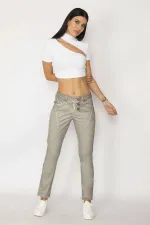 Pantalon pour femme en gabardine délavée kaki avec bonnets à boutons métalliques