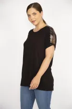 Kadın Siyah Büyük Beden Omuzları Lak Baskı Ve Taş Detaylı Bluz