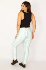 Kadın Yeşil Batik Desenli Likralı 5 Cep Kot Pantolon 26A34146