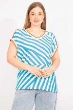 Kadın Turkuaz Büyük Beden Ön Çizgili V Yakalı Bluz 65N35709