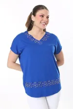 Kadın Büyük Beden Saks Taş Detaylı V Yakalı Kısa Kollu Bluz 65N37673