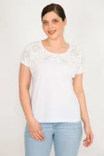 Kadın Beyaz Büyük Beden Yakası Flok Tül Detaylı Bluz