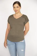 Kadın Haki Büyük Beden Pamuk Kumaş V Yakalı Kısa Kollu Omuz Dantel Detaylı Bluz