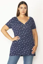 Kadın Lacivert Ön Pat Düğmeli V Yakalı Kelebek Desenli Bluz 65N27850