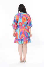 Kadın Büyük Beden Renkli Anvelop Yakalı Etek Ucu Volanlı Yarasa Kollu Elbise 65N37934