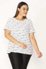 Kadın Beyaz Büyük Beden Pamuklu Kumaş Marin Desenli Bisiklet Yaka Kısa Kollu Bluz 65N35769