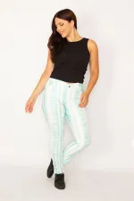 Kadın Yeşil Batik Desenli Likralı 5 Cep Kot Pantolon 65N34146