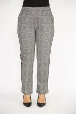 Kadın Gri Büyük Beden Ekose Desenli Beli Lastik Ve Yan Şerit Detaylı Pantolon