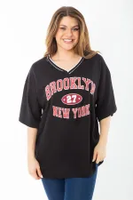 Kadın Büyük Beden Siyah Pamuklu Kumaş V Yaka Ribana Ve Baskı Detaylı Tunik 65N37456