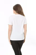 Kadın Büyük Beden Beyaz Pamuklu Kumaş Ön Nakışlı Kısa Kollu Bluz 65N37855