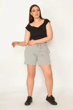 Kadın Gri Pamuklu Kumaş Kuşgözü Detaylı Bel Lastikli Cepli Şort 65N32350