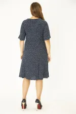 Kadın Büyük Beden Lacivert Dokuma Viskon Kumaş Ön Düğmeli Cepli Elbise 65N36785