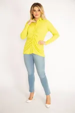 Kadın Siyah Ön Düğmeli Büzgü Detaylı Likralı Bluz 65N34856