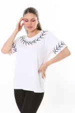 Kadın Büyük Beden Beyaz İnci Ve Nakış Detaylı Kısa Kollu Bluz 65N37677