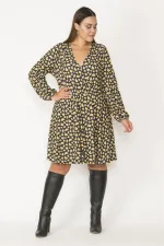 Kadın Siyah Anvelop Yakalı Kol Ağzı Ve Beli Lastik Detaylı Elbise 65N27422