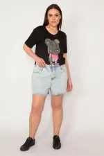 KADIN MAVİ YIKAMA EFEKTLİ PAÇASI PİS DİKİŞLİ JEAN ŞORT