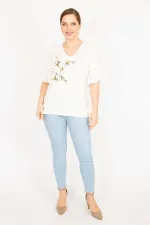 Kadın Kemik Büyük Beden Önü Nakış Ve Kolları Dantel Detaylı V Yaka Bluz