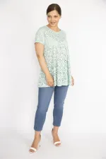 Kadın Beyaz Büyük Beden Delikiş Kumaş V Yakalı Kısa Kollu Bluz