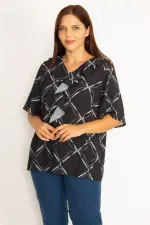 Kadın Siyah Yaka Volanlı Bluz 65N34574
