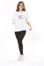 Kadın Büyük Beden Beyaz Pamuklu Kumaş Ön Nakışlı Kısa Kollu Bluz 65N37855