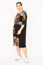 Kadın Siyah Büyük Beden Dijital Baskı Ve Süs Fermuar Detaylı Elbise 65N35841