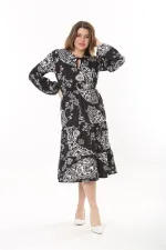 Kadın Büyük Beden Siyah Yaka Bağcık Ve Kol Ağzı Lastik Detaylı Katlı Uzun Elbise 65N37561