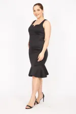 Robe noire grande taille pour femme avec jupe à volants et col
