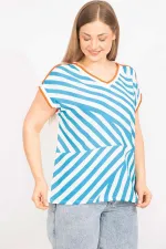 Kadın Turkuaz Büyük Beden Ön Çizgili V Yakalı Bluz 65N35709