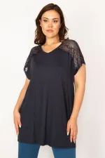 Kadın Lacivert Omuzları Dantel V Yakalı Bluz 65N33848