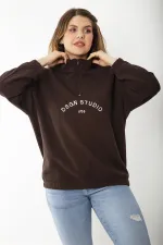 Kadın Büyük Beden Kahve İçi Şardonlu Ön Pat Fermuarlı Nakışlı Sweatshirt 65N37202