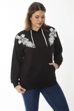 Kadın Büyük Beden Siyah Aplike Dantel Ve Kapşon Detaylı Kanguru Cepli Sweatshirt 65N37015