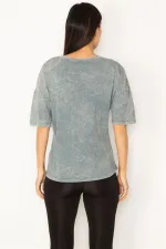 KADIN RENKLİ YIKAMALI KUMAŞ ÖN BASKILI BLUZ