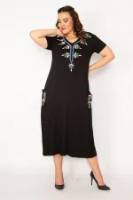 Kadın Siyah Nakış Detaylı V Yaka Viskon Elbise 65N33179
