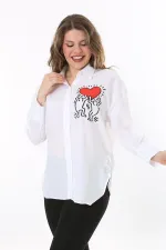 Kadın Büyük Beden Beyaz Ön Düğmeli Arkası Baskılı Gömlek 65N38021
