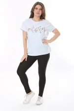 Büyük Beden Bebe Mavisi Pamuk Kumaş Ön Baskılı Kısa Kollu Bluz 65N37807