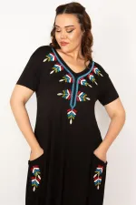Kadın Siyah Nakış Detaylı V Yaka Viskon Elbise 65N33179