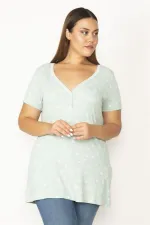 Kadın Yeşil Patı Düğmeli V Yakalı Kelebek Baskılı Bluz 65N28040