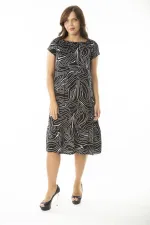 Kadın Büyük Beden Siyah Dokuma Viskon Kumaş Yakası Lastikli Etek Ucu Katlı Elbise 65N36909