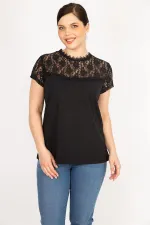 Kadın Siyah Büyük Beden Pamuklu Kumaş Ön Robası Ve Kolları Dantel Bluz