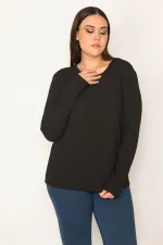 KADIN SİYAH BİSİKLET YAKA KENDİNDEN KABARTMA DESENLİ BLUZ