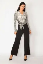 KADIN SİYAH ÜST KISMI ŞAL DESENLİ ANVELOP YAKA TULUM