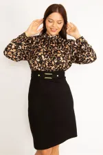 ROBE FEMME À COL RAS DU COU ET CEINTURE À LA TAILLE À MOTIF LÉOPARD FIXE