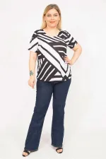 Kadın Siyah Büyük Beden Bisiklet Yakalı Geometrik Desenli Kısa Kollu Bluz 65N35774