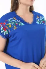 Kadın Büyük Beden Beyaz Nakış Detaylı Yaka Ve Kol Ağzı Kopenaki Dantelli V Yakalı Bluz 65N37676